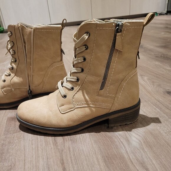 Winter boots - Picture 1 of 7